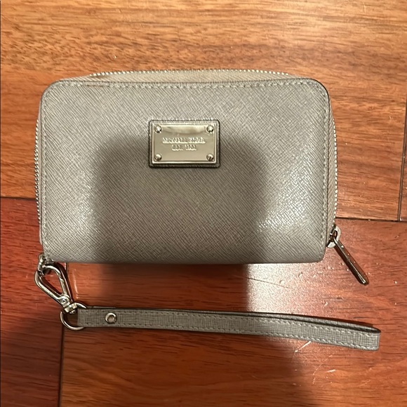 Michael Kors Wristlet - Picture 1 of 3